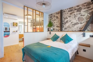 Appartamento Standard, balcone, vista città | Ferro/asse da stiro, Wi-Fi gratuito, lenzuola