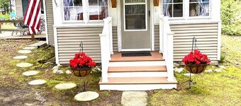Cozy Bear Cottage with adorable Lake and Bear décor, 25 mi S. of Mackinaw City