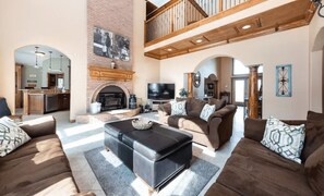 Living area - Near Beach & Golf! Sleep 26-Basketball Court-Game Room-Pool (Berlin)