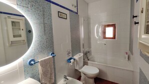 Bathroom - Cottage with garden, fireplace and barbecue. Located in an area with unique charm. (El Arenal)