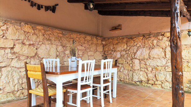 Outdoor dining - Cottage with garden, fireplace and barbecue. Located in an area with unique charm. (El Arenal)