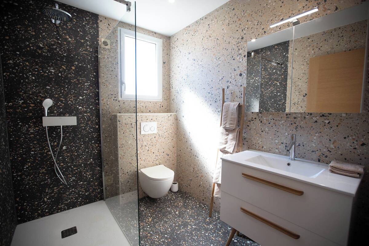Shower, rainfall showerhead, hair dryer, toilet paper