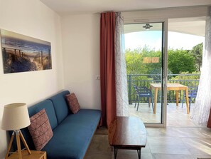 126–senttinen taulutelevisio, jossa satelliittikanavat