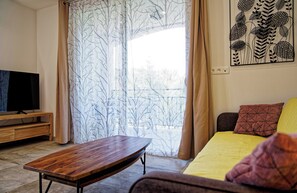 126–senttinen taulutelevisio, jossa satelliittikanavat