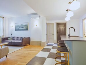 Smart TV, table tennis