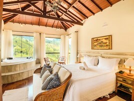 Caja de seguridad en la habitación, cortinas blackout y wifi gratis 