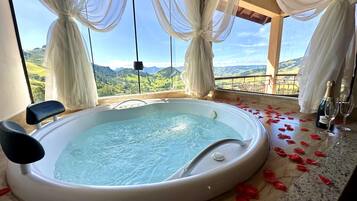 Chalet Deluxe, lanai, vista montagna | Una cassaforte in camera, tende oscuranti, Wi-Fi gratuito