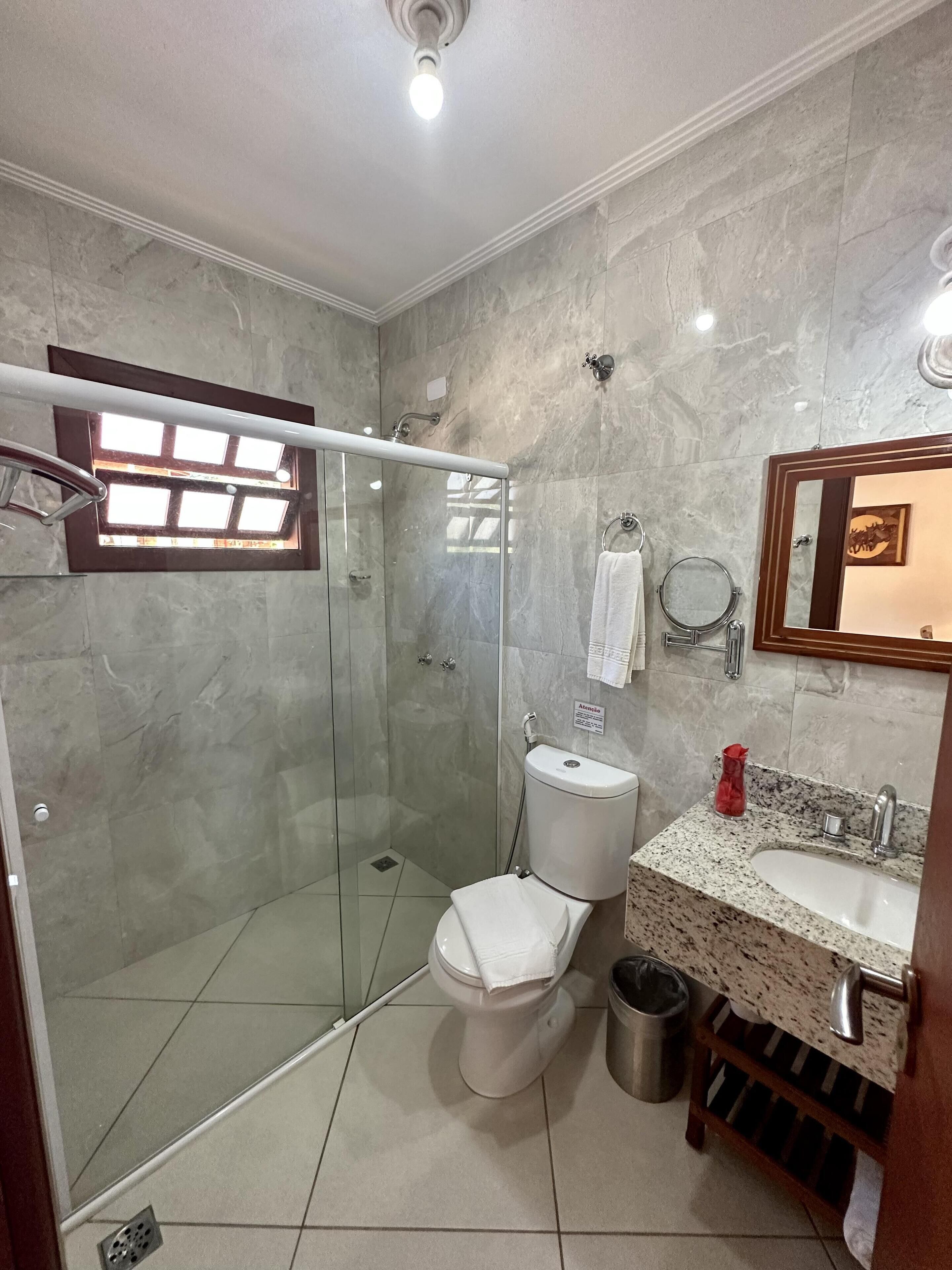 ดีลักซ์ชาเลท์, ระเบียง, วิวภูเขา | ห้องน้ำ