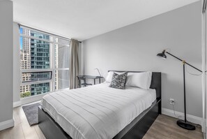 Comfort Condo, Balcony, City View | Desk, laptop workspace, free WiFi, bed sheets - Toronto Waterfront Stay (Toronto)