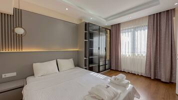 Deluxe maisonnette, 2 slaapkamers, keuken | 3 slaapkamers, een kluis op de kamer, een bureau, een laptopwerkplek