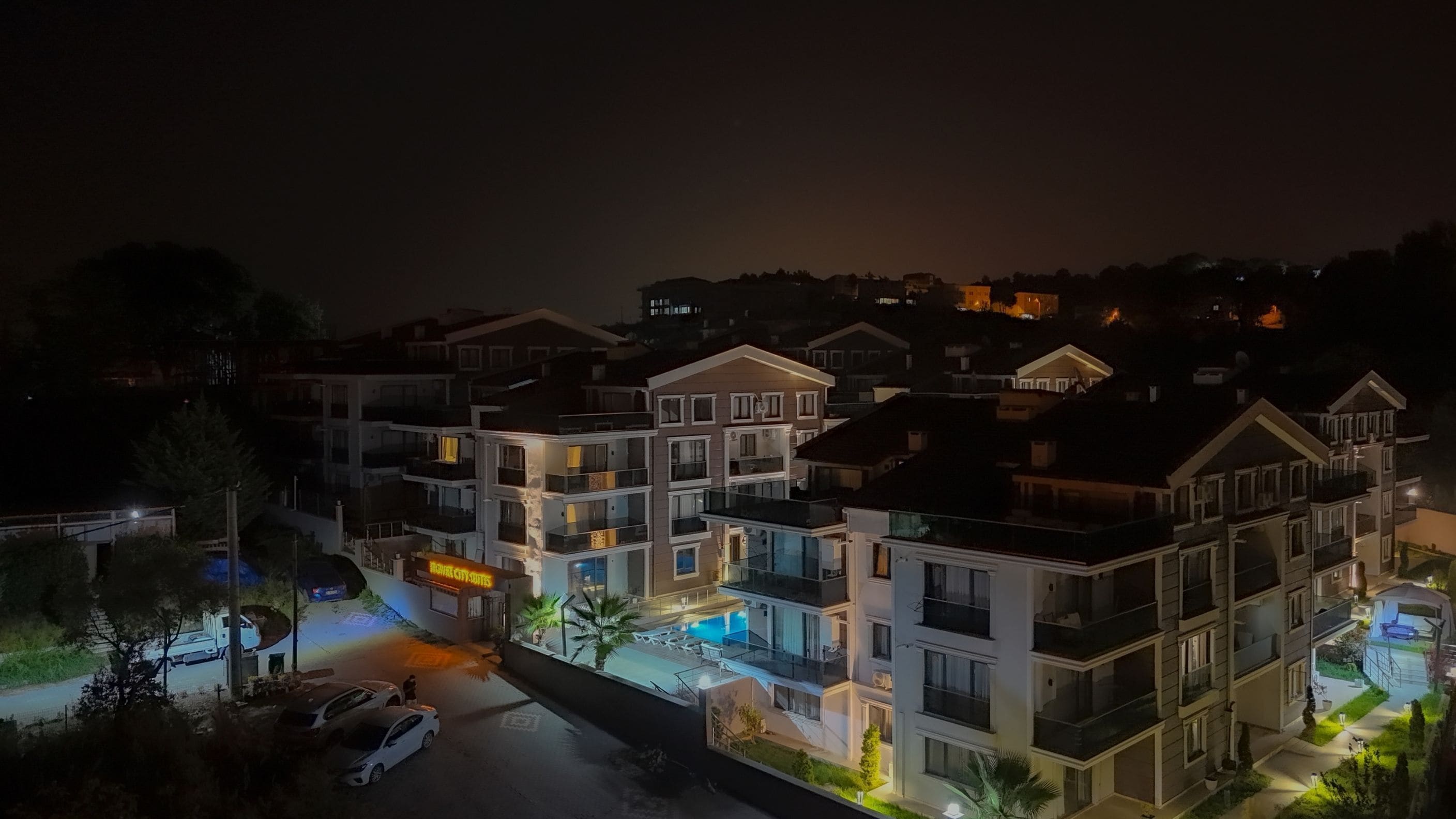 Fassade der Unterkunft – Abend/Nacht