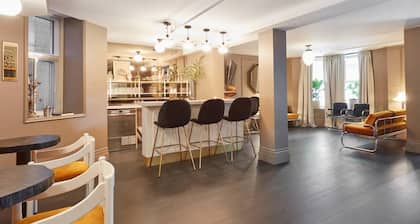 The Paris - 4-bedroom Apartment in Downtown Montreal With Parking