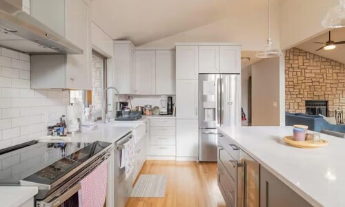 Spacious 4-bedroom house in fabulous Parksville perfect for Spring escape