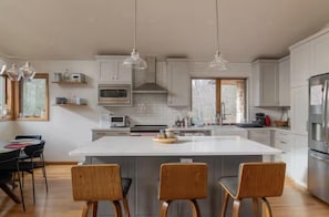 Micro-ondes, four, plaque de cuisson, lave-vaisselle
