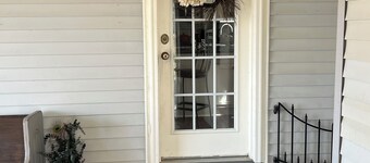 Charming country getaway in W. TN sleeps 6. Family & Pet friendly near Blue Oval