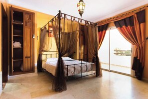1 bedroom, in-room safe, iron/ironing board, free WiFi