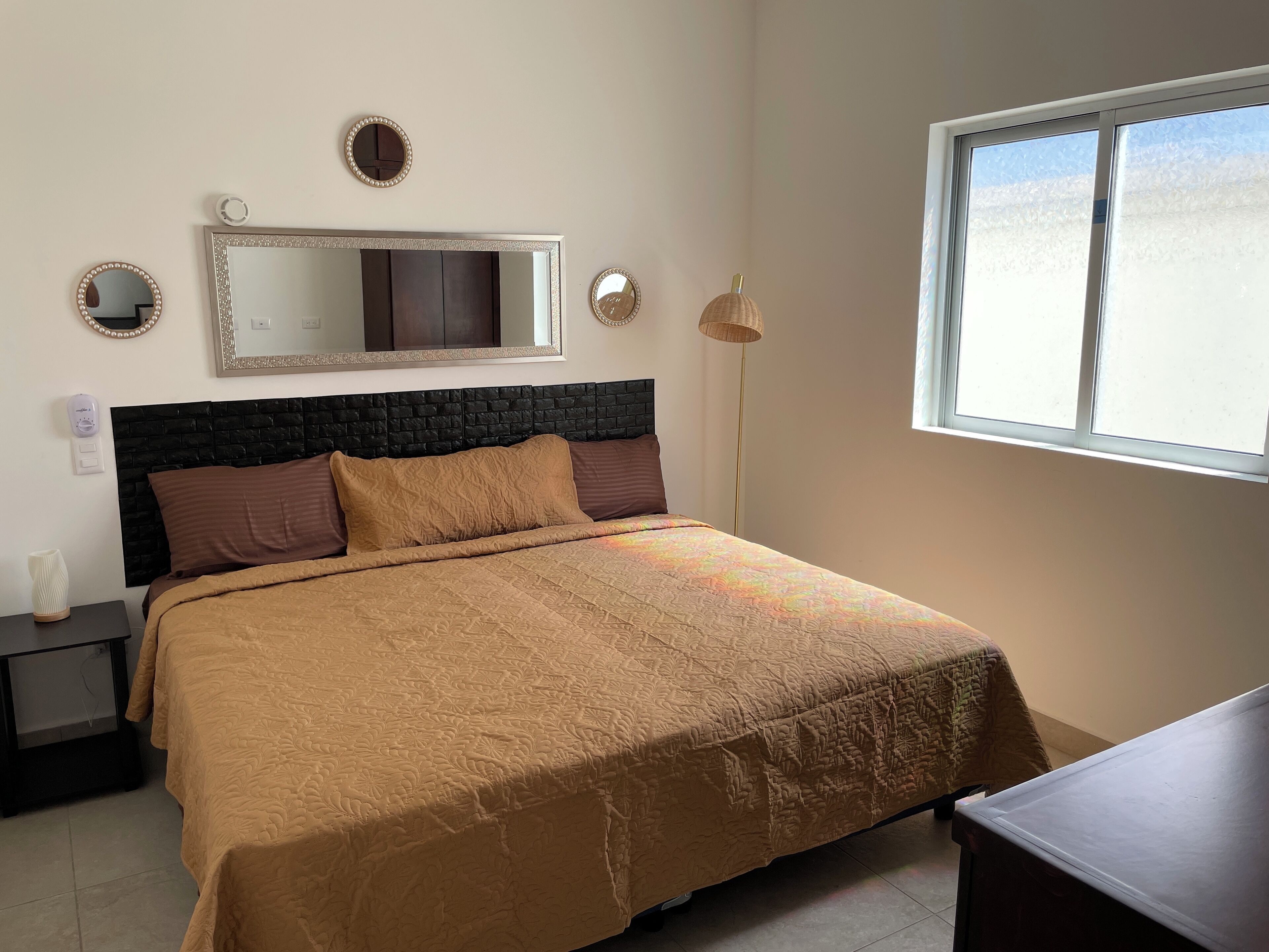 Deluxe Condo, 1 Queen Bed with Sofa bed | 1 bedroom, desk, laptop workspace, soundproofing