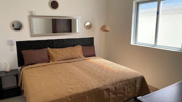 Deluxe Condo, 1 Queen Bed with Sofa bed | 1 bedroom, desk, laptop workspace, soundproofing