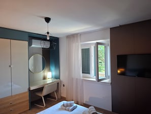 2 bedrooms, iron/ironing board, travel cot, WiFi
