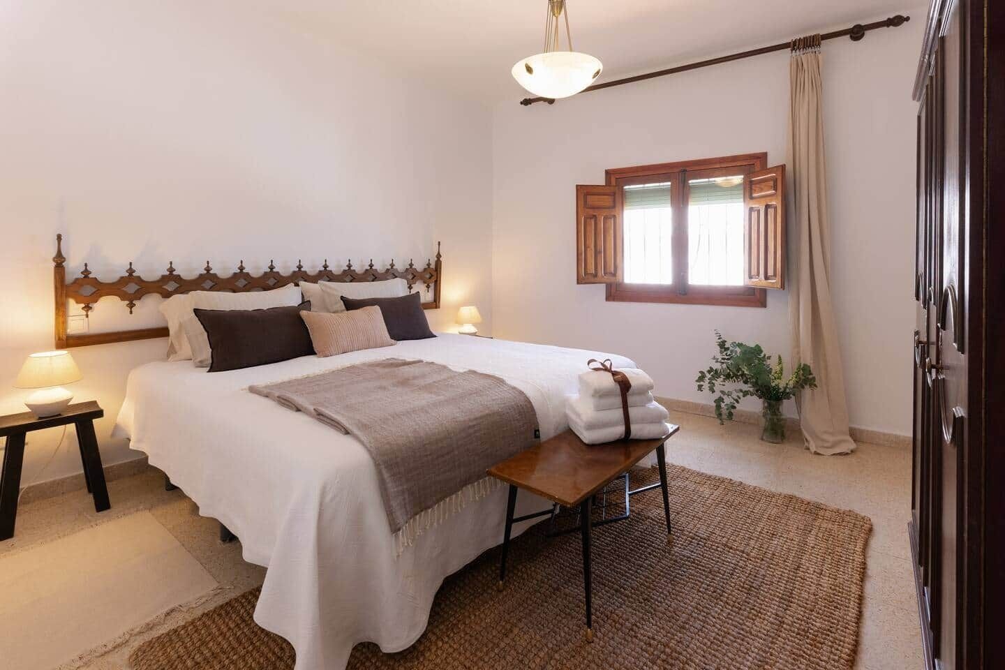 4 quartos, ferros/tábuas de passar roupa, Wi-Fi, roupa de cama