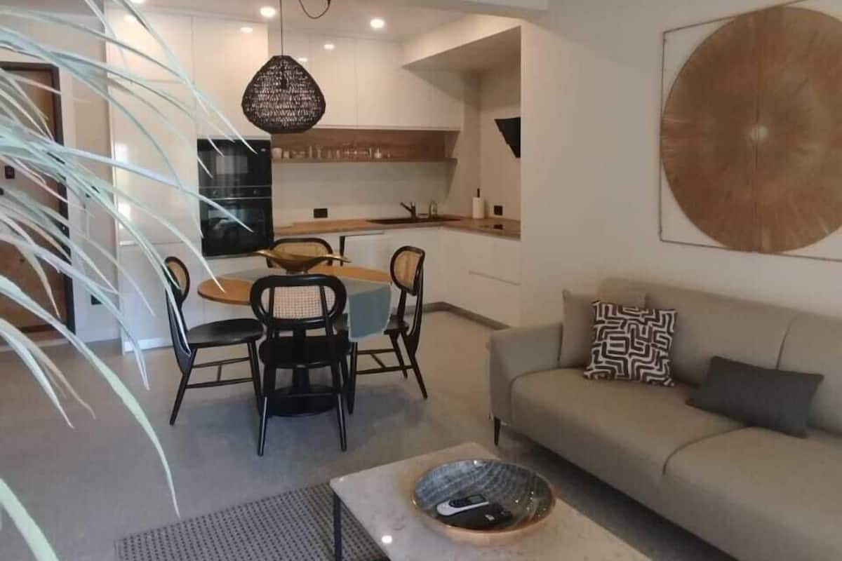 ONE BEDROOM APARTMENT | Living area | 140-cm Smart TV with cable channels