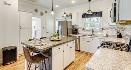 18 Mi to FSU: Quaint Cottage on 8 Acres w/ Grill!
