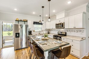 Fridge, microwave, stovetop, dishwasher