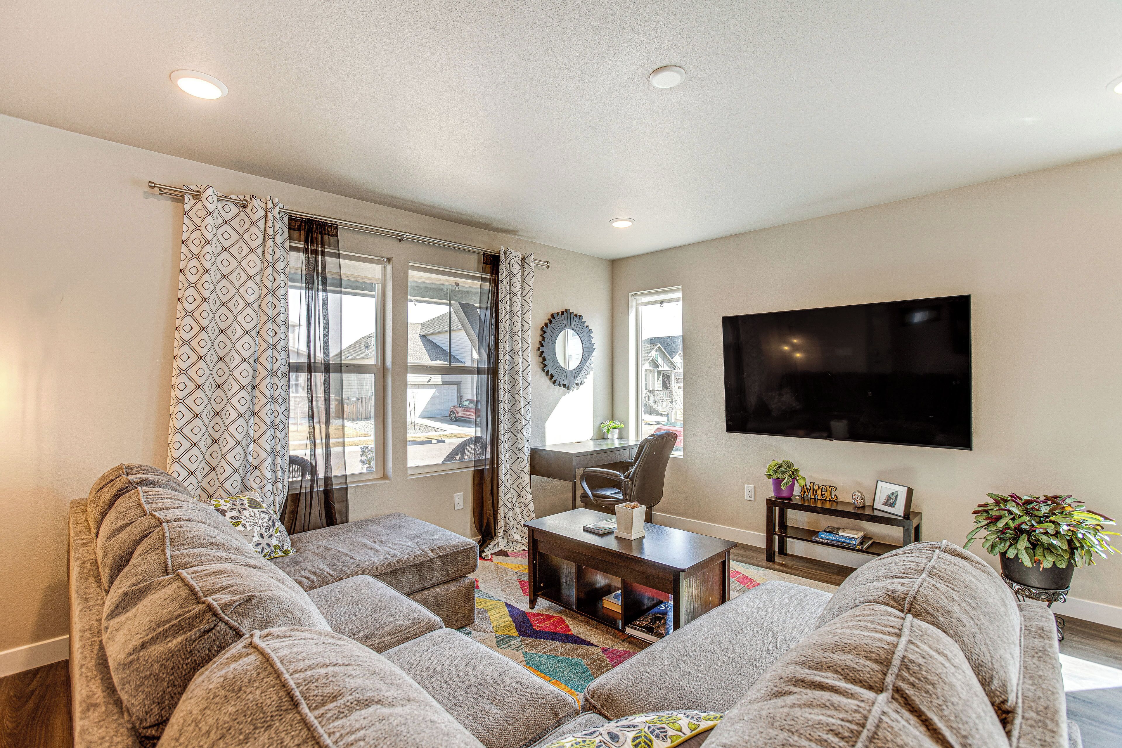 Beautiful Home W/ Bonus Room & Prime Location! - Brighton, CO