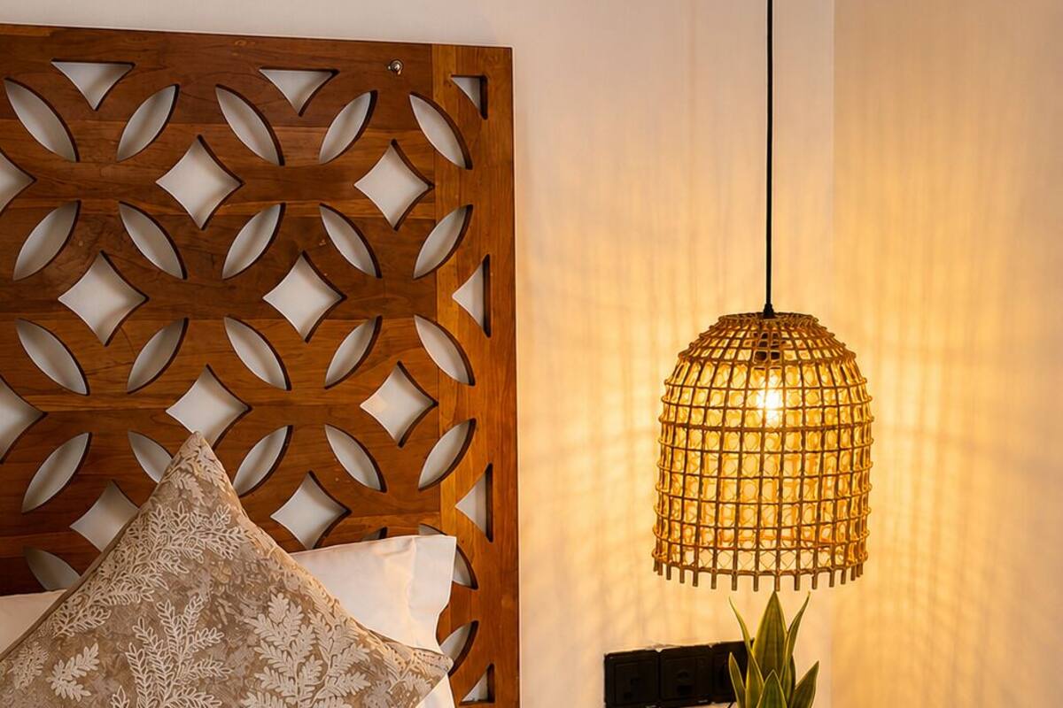 Deluxe Double Room, Balcony, Sea View | Living area | 24-inch TV with satellite channels