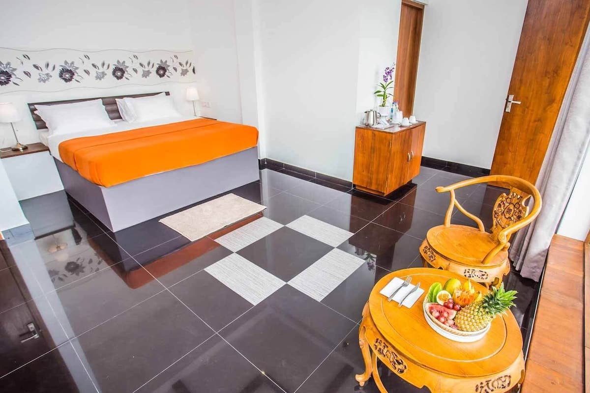 Superior Double Room, Balcony, Partial Sea View | Peti besi dalam bilik, langsir/tirai gelap terus, kalis bunyi