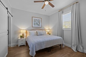 3 bedrooms, desk, free WiFi, bed sheets - Coastal Charm Near Historic Beaufort & Pristine Beaches! (Beaufort)