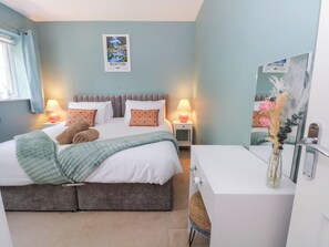 Cottage | 3 bedrooms, individually decorated, individually furnished, free WiFi