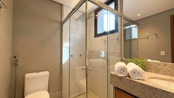 Premium Apartment, City View | Bathroom