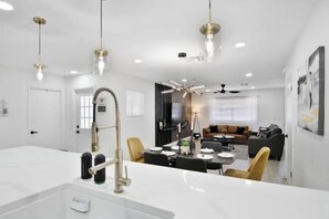 Interior - Perfect for Large Group 5BD+3BA Free Parking (Mesa)