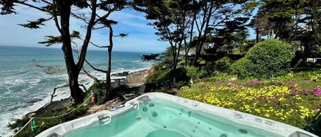 Tina de hidromasaje al aire libre