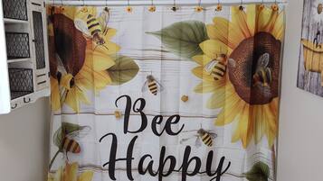 Hårføner, håndklær, såpe og toalettpapir