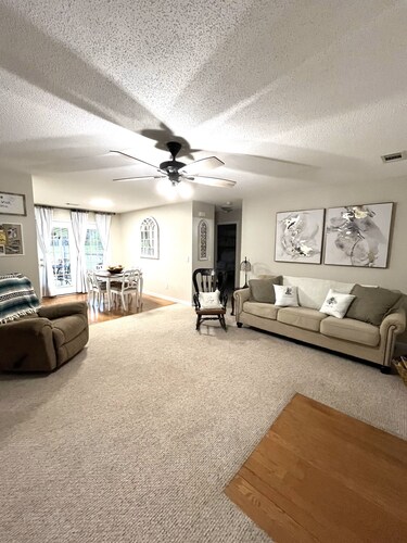 Charming Honey Bee Cottage 3BR 2 Bath home with WiFi and AC in lovely Tallassee