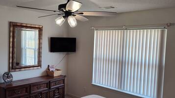 3 soverom, skrivebord, wi-fi og sengetøy