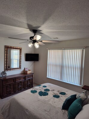 3 soverom, skrivebord, wi-fi og sengetøy