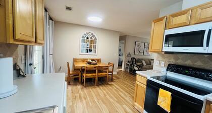 Charming Honey Bee Cottage 3BR 2 Bath home with WiFi and AC in lovely Tallassee