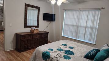 3 slaapkamers, een bureau, wifi, beddengoed