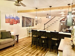 Smart-TV, Kamin, Arbeitsbereiche, Computerbildschirme