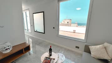 Apartemen, balkon, pemandangan laut | Teras/patio