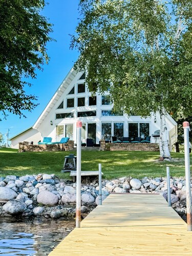 Cozy 2-bedroom cabin in serene Dent with AC, WiFi