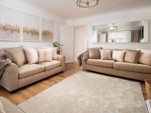 Living area - Beautiful Alnwick Apartment One (Alnwick)