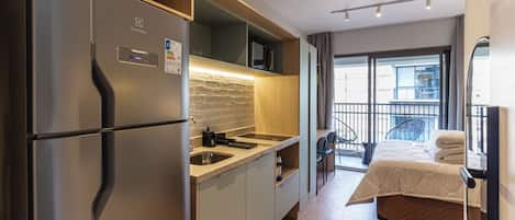 Standard Studio (554293) | Private kitchen | Fridge, microwave, stovetop, cookware/dishes/utensils