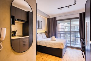 Bureau, espace de travail pour ordinateur portable, Wi-Fi gratuit