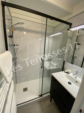 Haartrockner, Handtücher