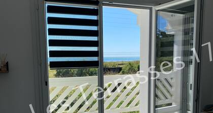 Exceptional Apartment "Les Cairns" FACING THE SEA - Linen Provided!