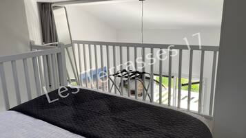 2 bedrooms, iron/ironing board, travel cot, Internet
